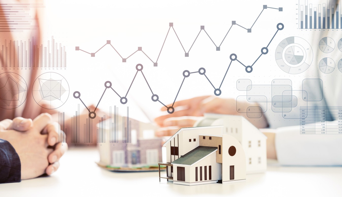 Agentes inmobiliarios en una negociación