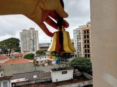 Campana al exterior de una vivienda