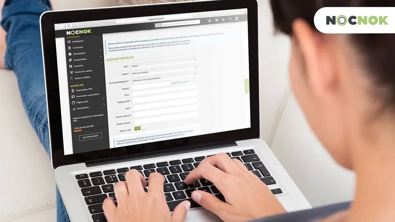 Agente inmobiliario cargando propiedades en crm inmobilairio NOCNOK